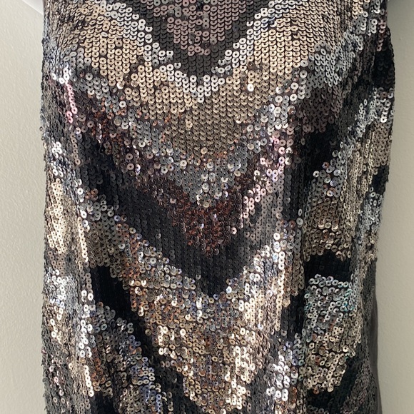 ⚡️Last days! Express Womens Black Sequin Tank Top Size M - Picture 3 of 8